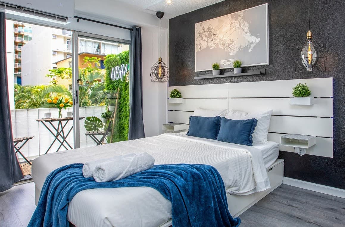 Condo in Honolulu · ★4.84 · 1 bedroom · 2 beds · 1 private bath - Photo 4