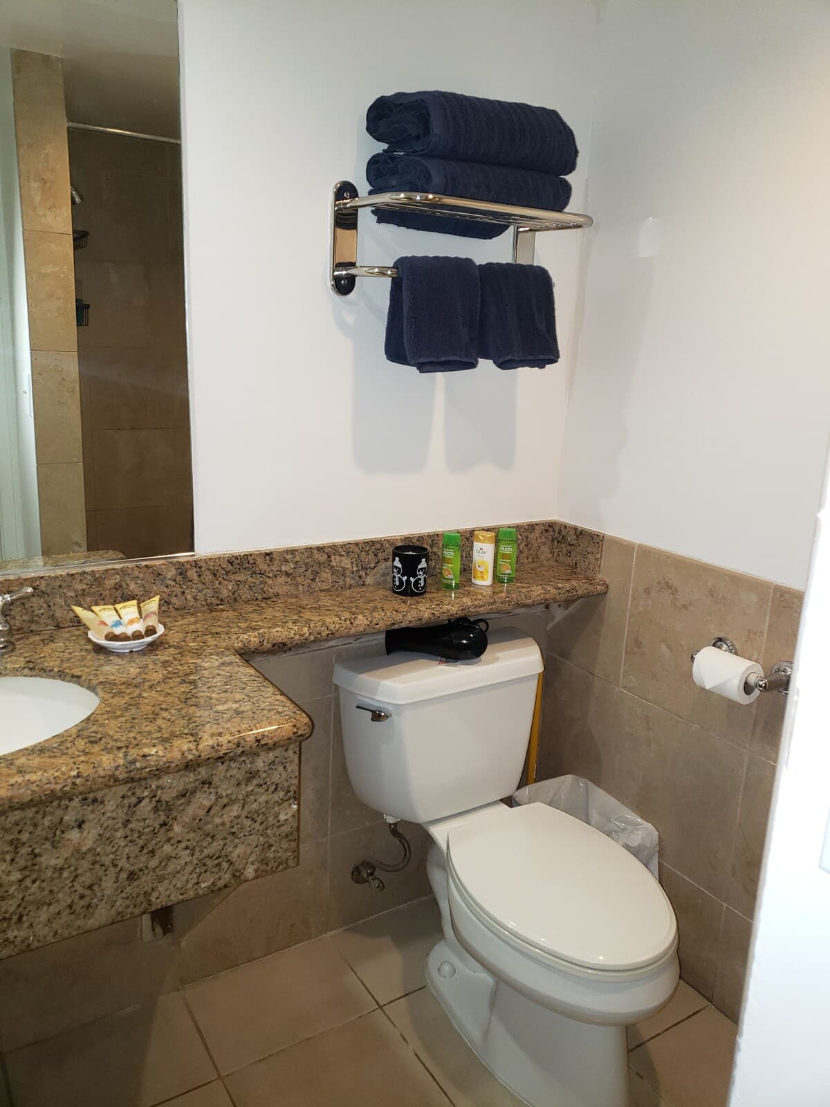 Condo in Honolulu · ★4.76 · Studio · 2 beds · 1 bath - Photo 3