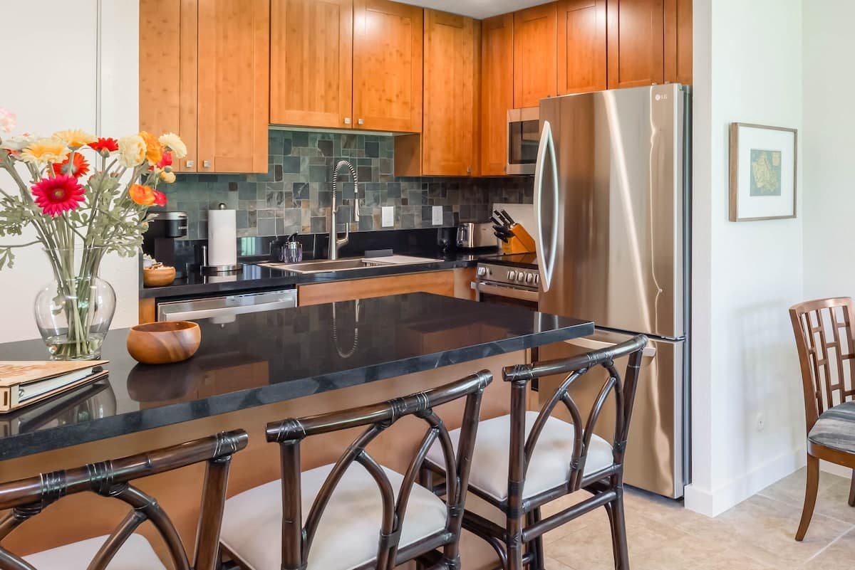 Condo in Kahuku · ★4.99 · 1 bedroom · 2 beds · 1 private bath - Photo 4