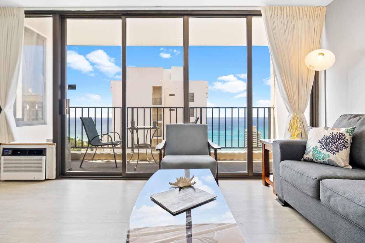 Condo in Honolulu · ★4.91 · 1 bedroom · 2 beds · 1 private bath - Photo 3