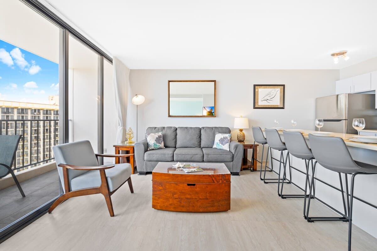 Condo in Honolulu · ★4.91 · 1 bedroom · 2 beds · 1 private bath - Photo 5