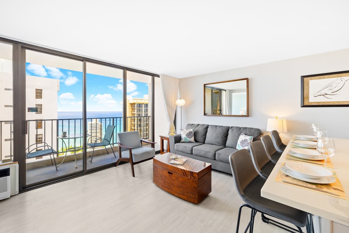 Condo in Honolulu · ★4.91 · 1 bedroom · 2 beds · 1 private bath - Photo 2