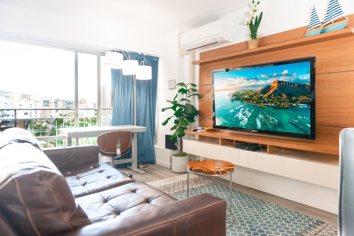 Condo in Honolulu · ★4.94 · 1 bedroom · 2 beds · 1 private bath - Photo 3