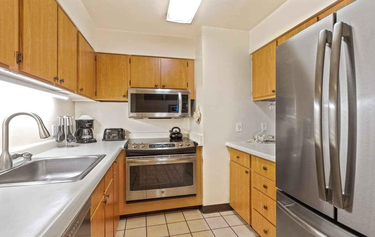 Condo in Lahaina · ★4.83 · 1 bedroom · 2 beds · 1 bath - Photo 4