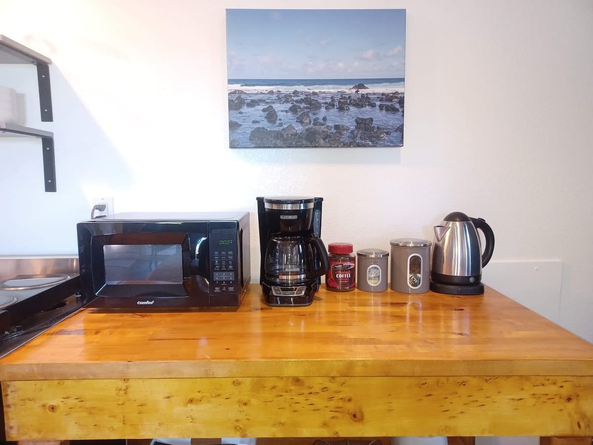 Home in Pahoa · ★4.82 · Studio · 1 bed · 1 private bath - Photo 4