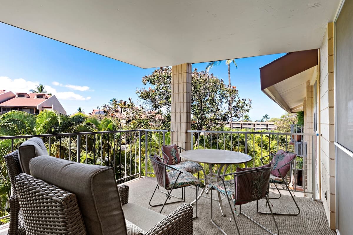 Condo in Kihei · ★4.93 · 2 bedrooms · 4 beds · 2 baths - Photo 2