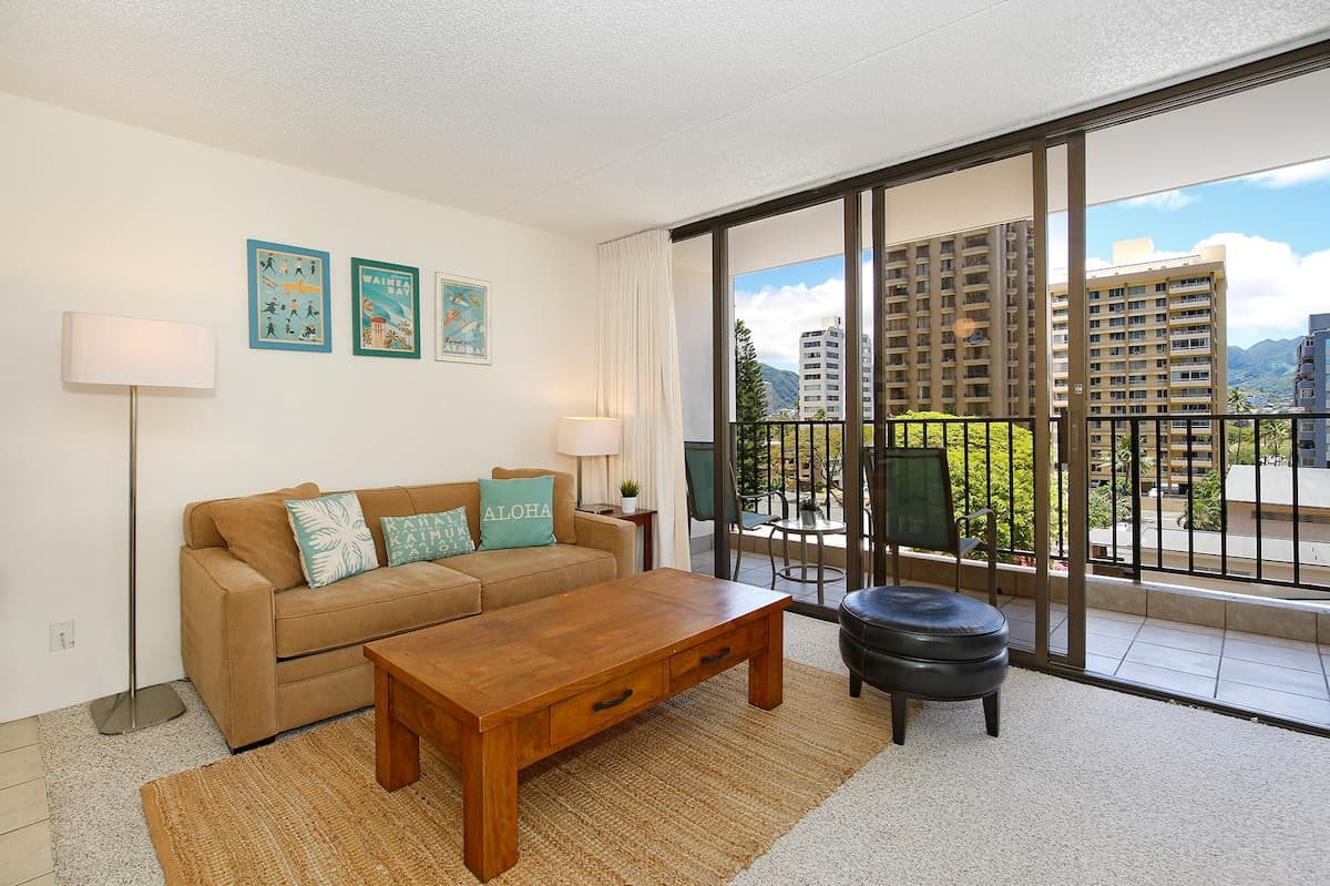 Condo in Honolulu · ★4.76 · 1 bedroom · 3 beds · 1 private bath - Photo 3