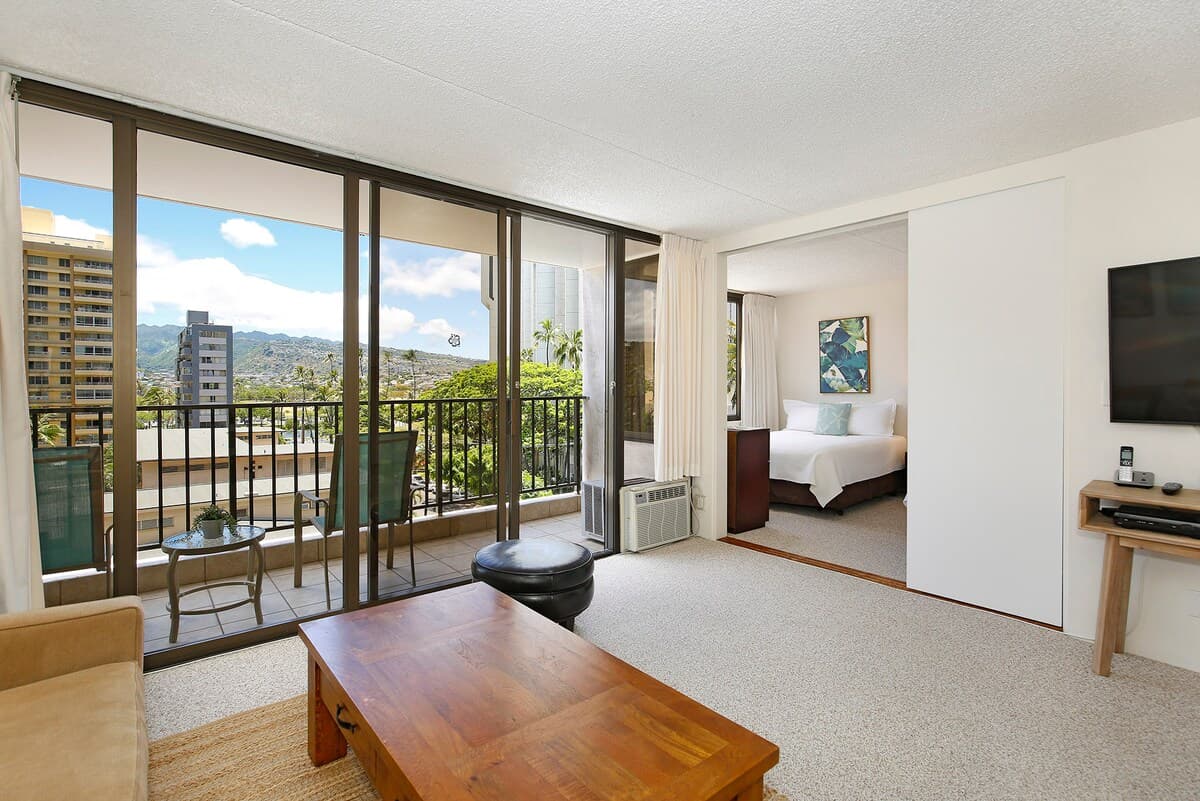 Condo in Honolulu · ★4.76 · 1 bedroom · 3 beds · 1 private bath - Photo 5
