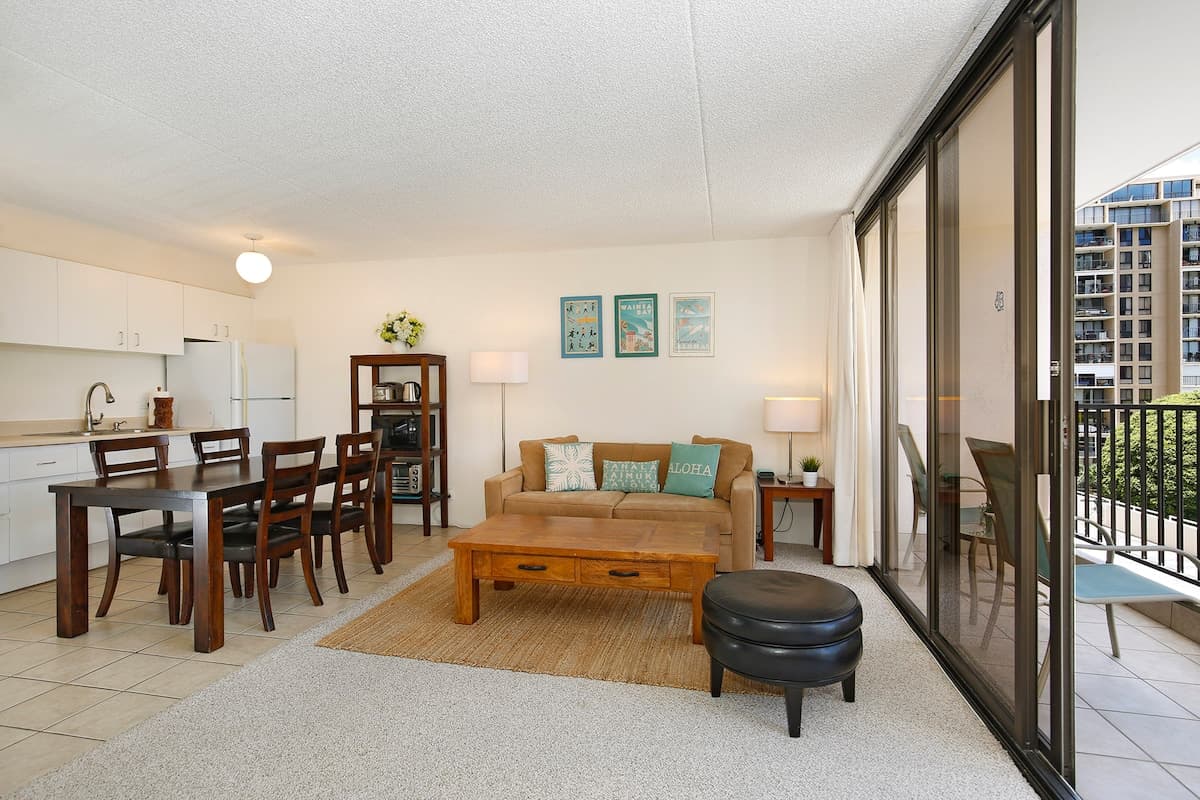 Condo in Honolulu · ★4.76 · 1 bedroom · 3 beds · 1 private bath - Photo 2