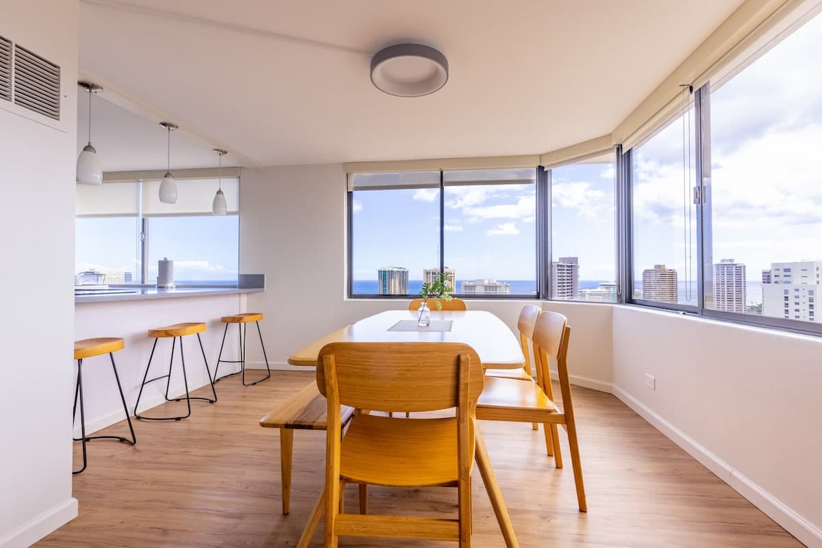 Condo in Honolulu · ★4.94 · 2 bedrooms · 4 beds · 2 private baths - Photo 1