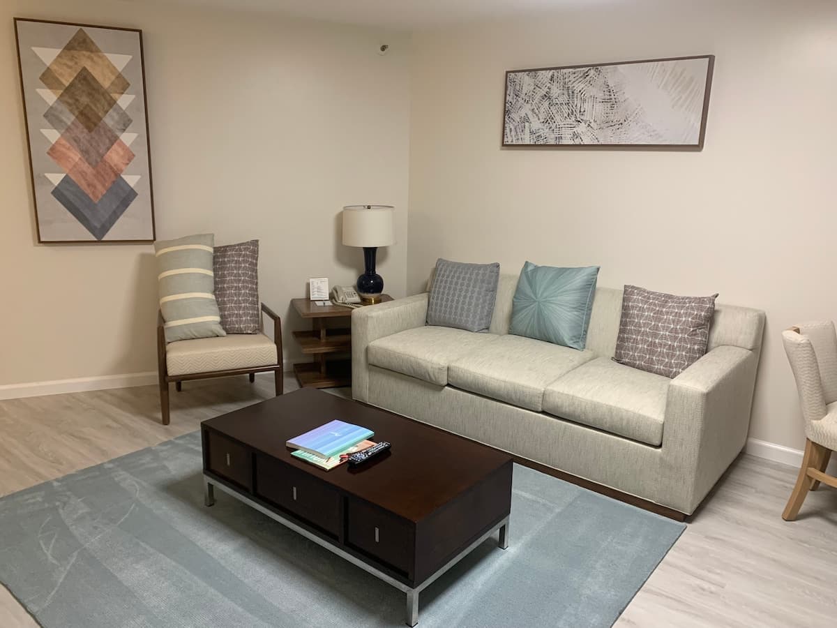 Condo in Honolulu · ★4.96 · 1 bedroom · 2 beds · 1 private bath - Photo 3