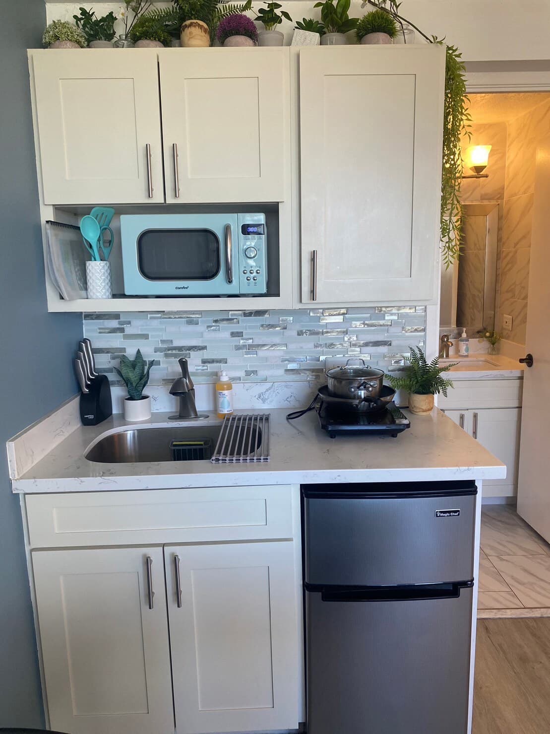 Condo in Honolulu · ★4.68 · Studio · 2 beds · 1 private bath - Photo 3