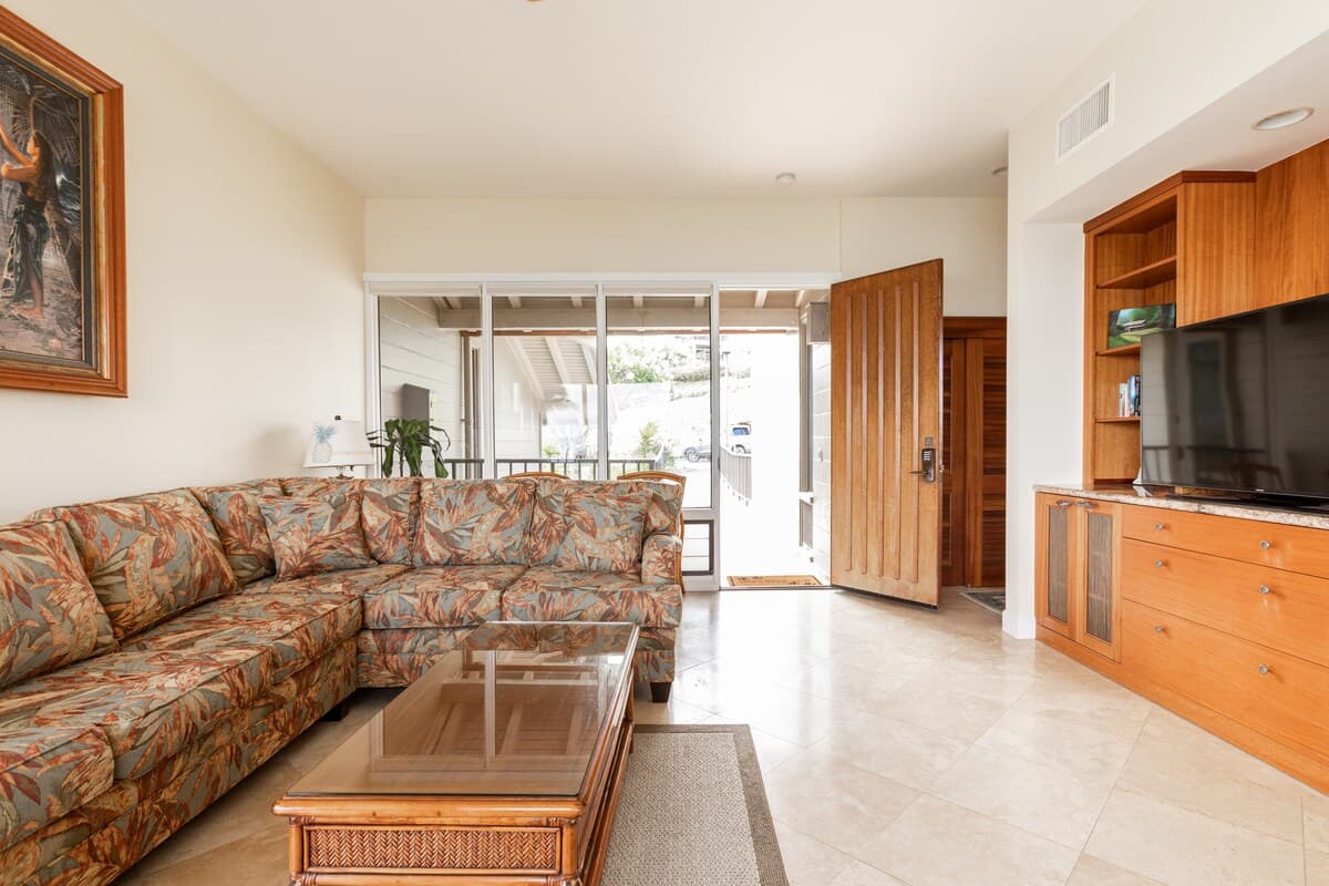 Condo in Lahaina · ★4.92 · 1 bedroom · 2 beds · 1 bath - Photo 3