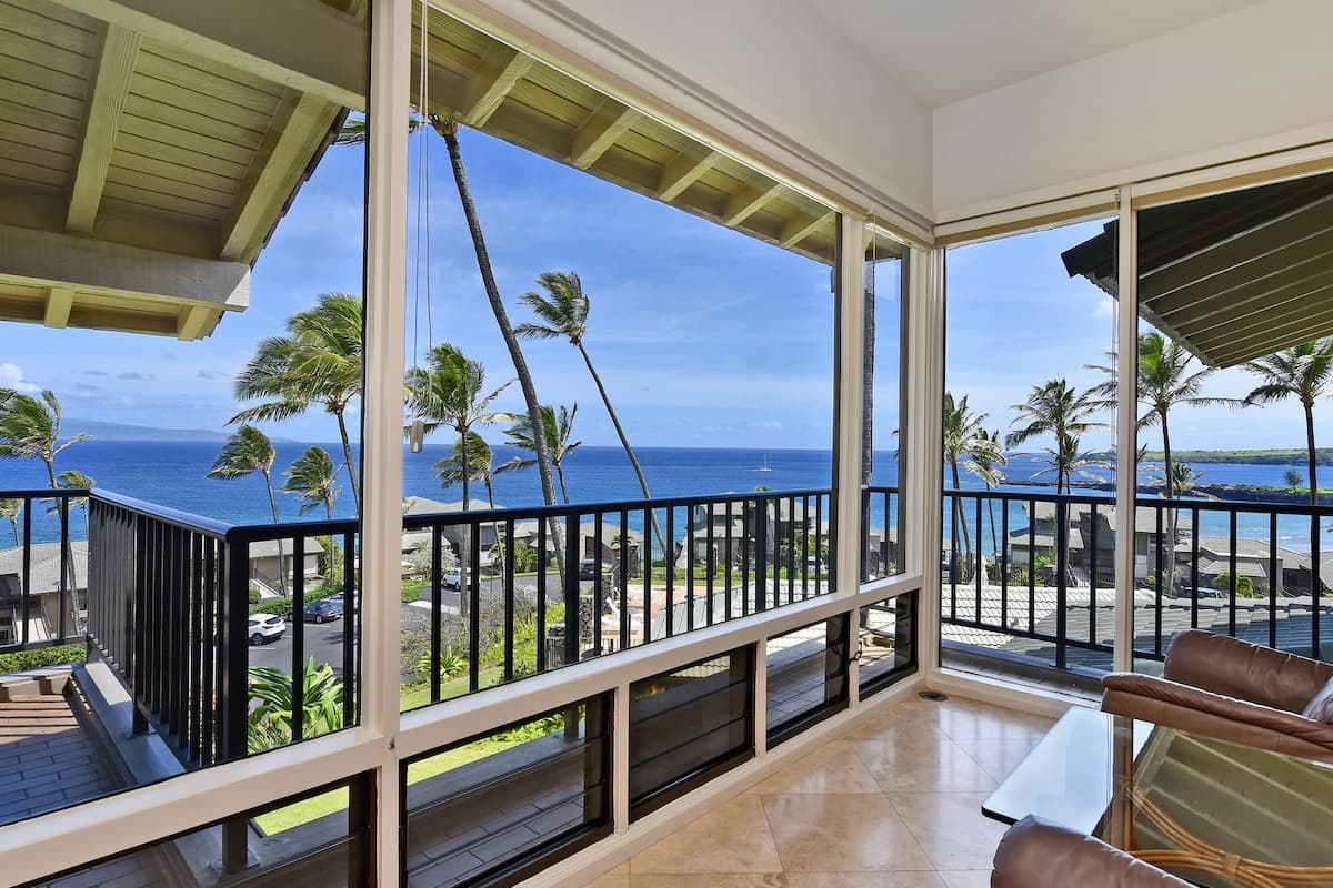 Condo in Lahaina · ★4.92 · 1 bedroom · 2 beds · 1 bath - Photo 1