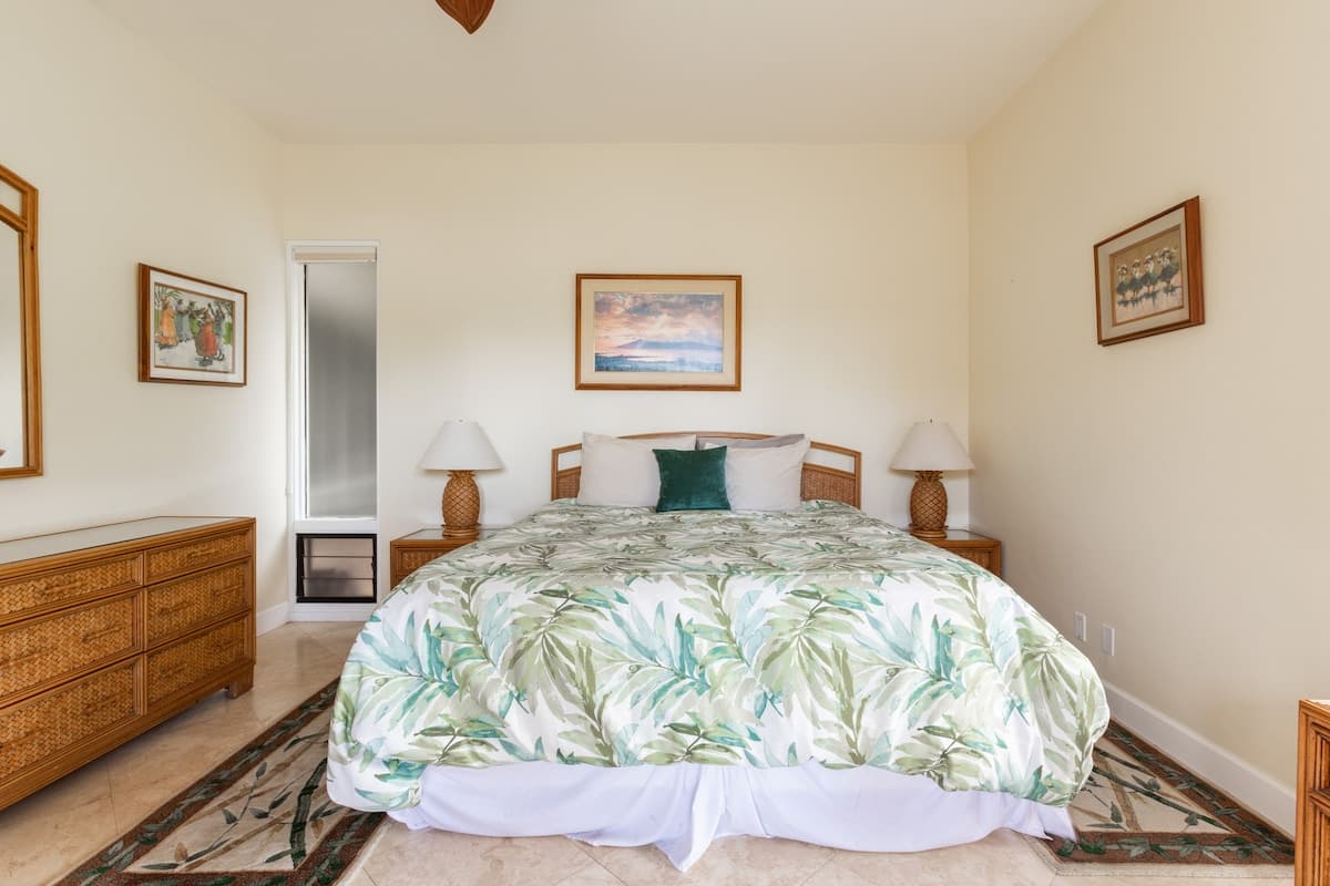 Condo in Lahaina · ★4.92 · 1 bedroom · 2 beds · 1 bath - Photo 4