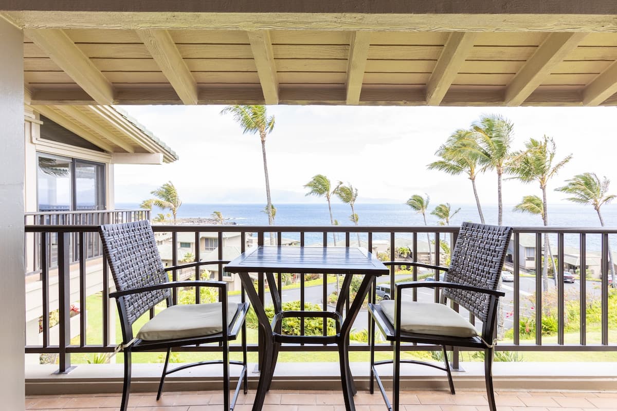 Condo in Lahaina · ★4.92 · 1 bedroom · 2 beds · 1 bath - Photo 5