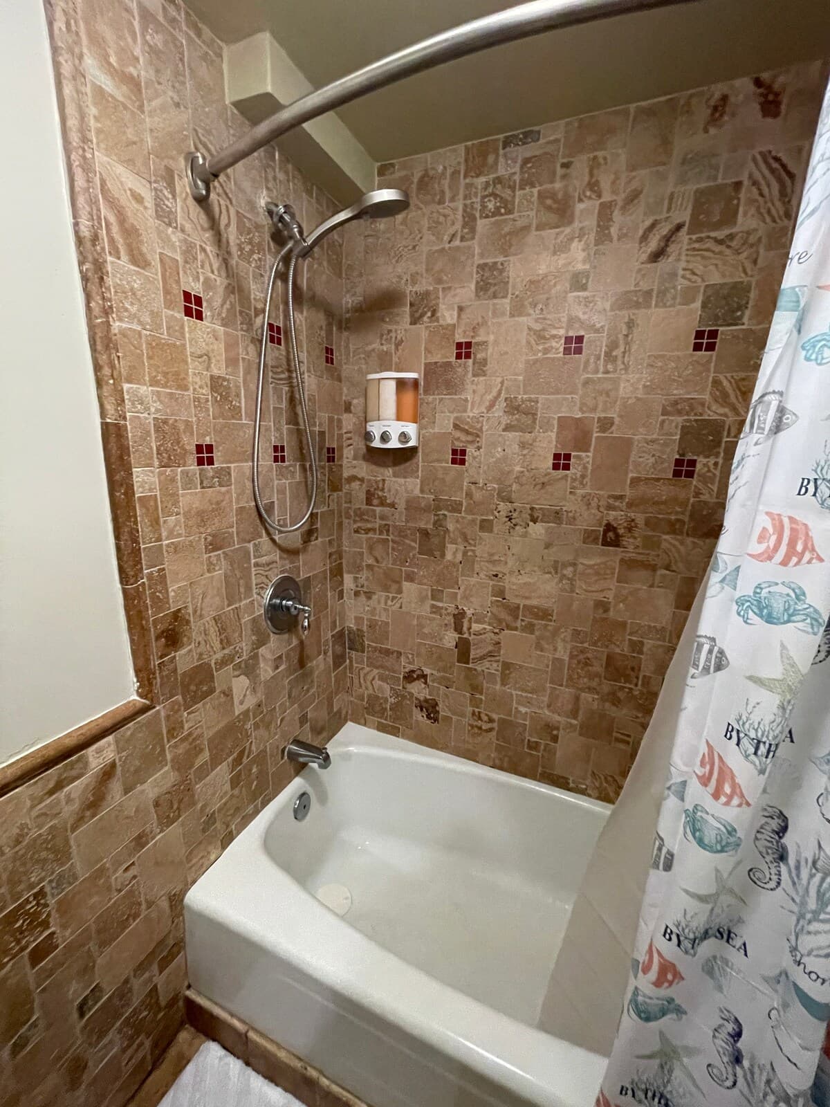 Condo in Honolulu · ★4.82 · Studio · 1 bed · 1 private bath - Photo 2
