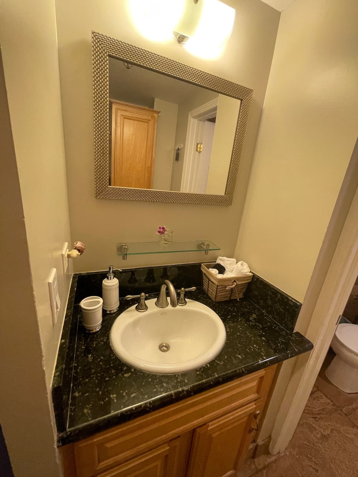 Condo in Honolulu · ★4.82 · Studio · 1 bed · 1 private bath - Photo 4