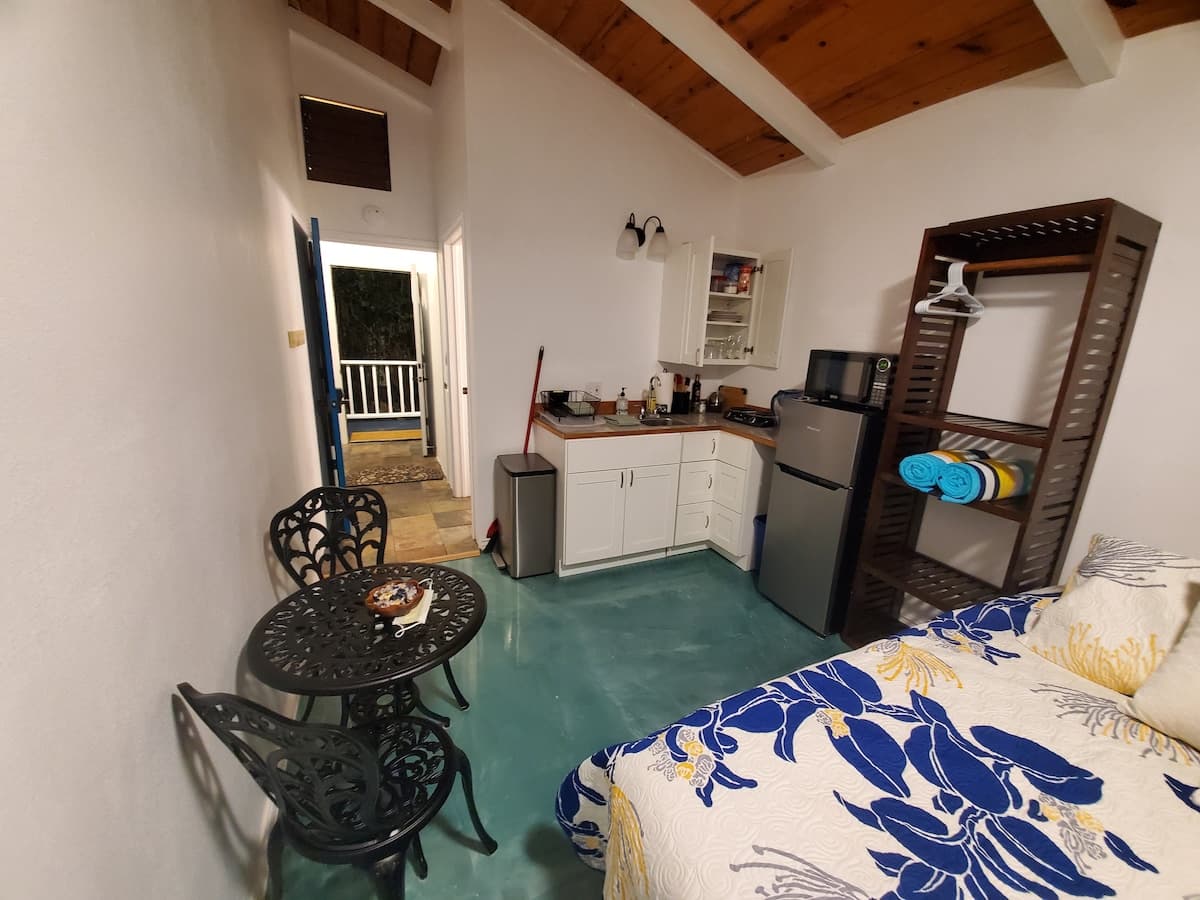 Olena Studio; King bed, Close to Airport - Photo 2