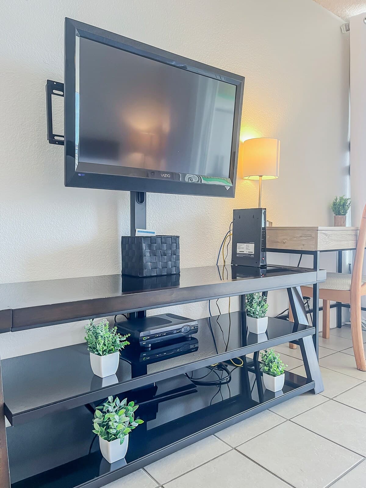 Condo in Honolulu · ★4.74 · Studio · 2 beds · 1 private bath - Photo 3