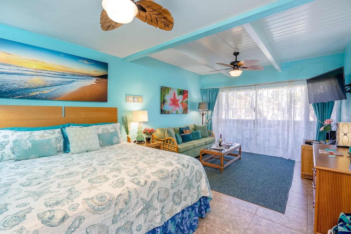 Condo in Kihei · ★4.92 · Studio · 2 beds · 1 private bath - Photo 5