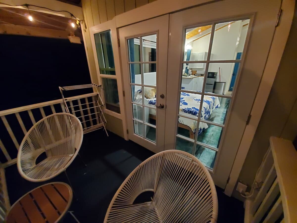 Jasmine Studio; King Bed, Close to Airport - Photo 2