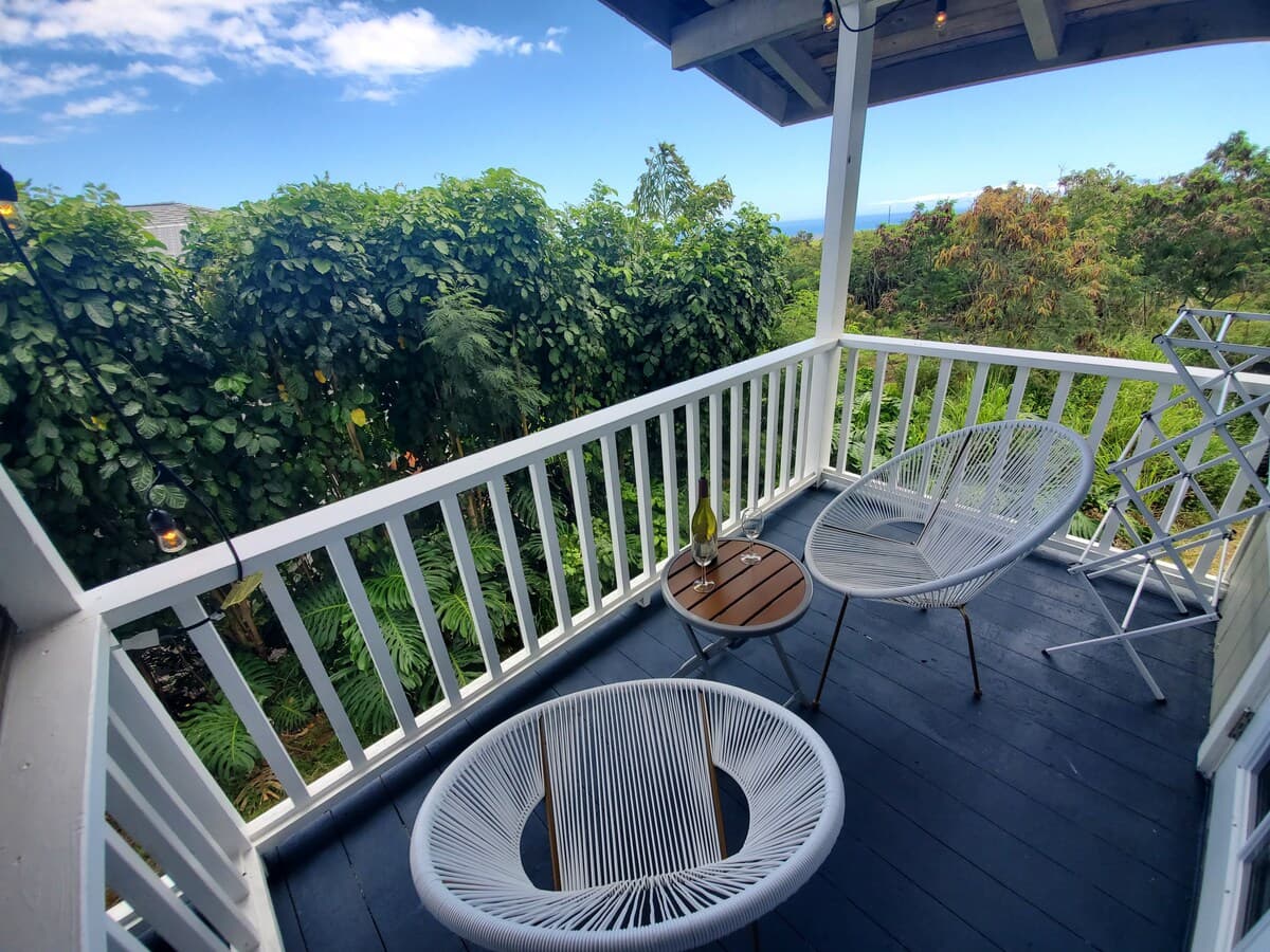 Jasmine Studio; King Bed, Close to Airport - Photo 1