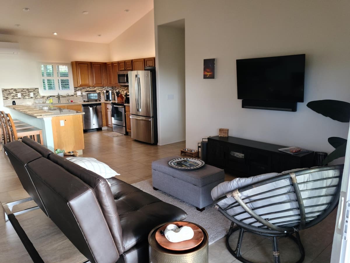 Home in Kailua-Kona · ★4.85 · 3 bedrooms · 4 beds · 2 private baths - Photo 3