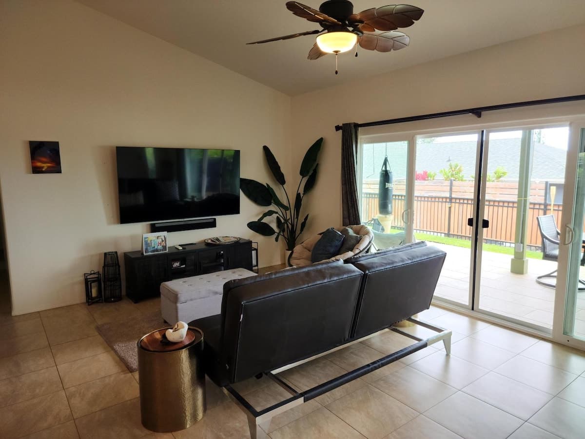Home in Kailua-Kona · ★4.85 · 3 bedrooms · 4 beds · 2 private baths - Photo 4
