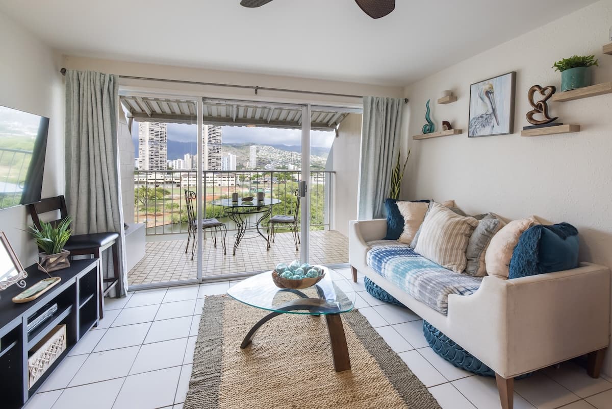 1/1 Condo w/lanai 7min walk to beach 24/7security - Photo 2