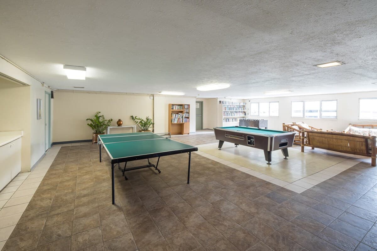 1/1 Condo w/lanai 7min walk to beach 24/7security - Photo 3
