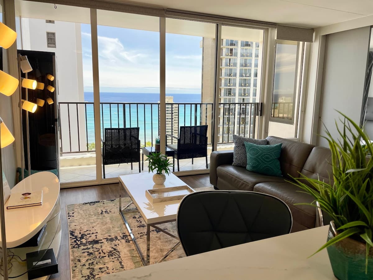Condo in Honolulu · ★4.85 · 1 bedroom · 3 beds · 1 private bath - Photo 1