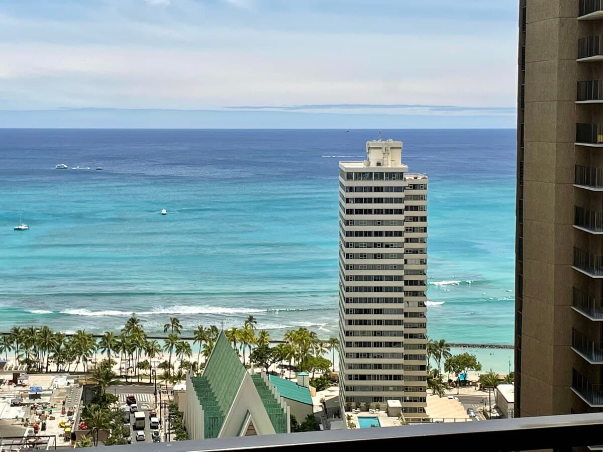 Condo in Honolulu · ★4.85 · 1 bedroom · 3 beds · 1 private bath - Photo 3