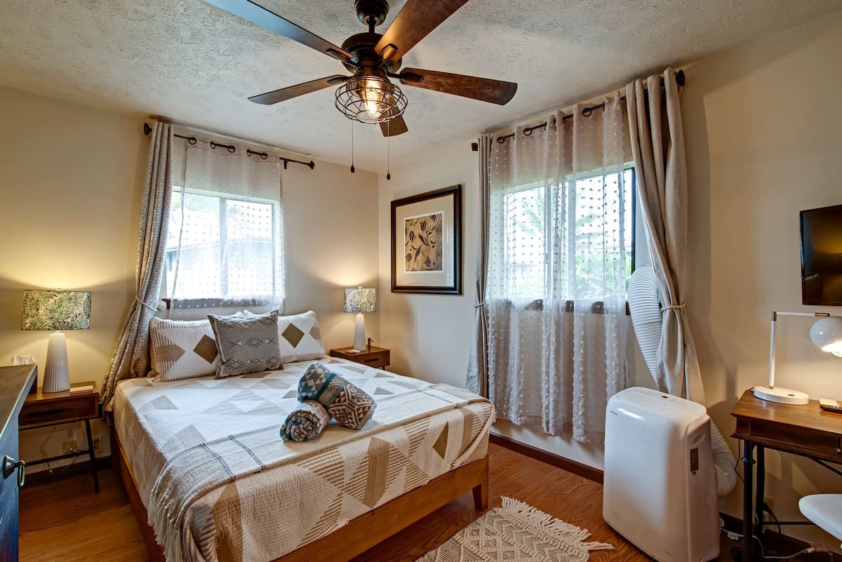 Home in Hilo · ★4.94 · 3 bedrooms · 3 beds · 2 private baths - Photo 2