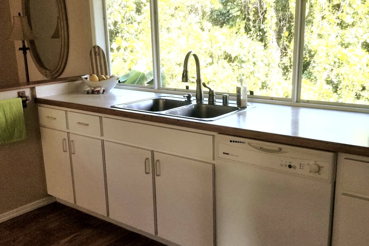 Home in Pahoa · ★4.96 · 2 bedrooms · 2 beds · 1 private bath - Photo 5