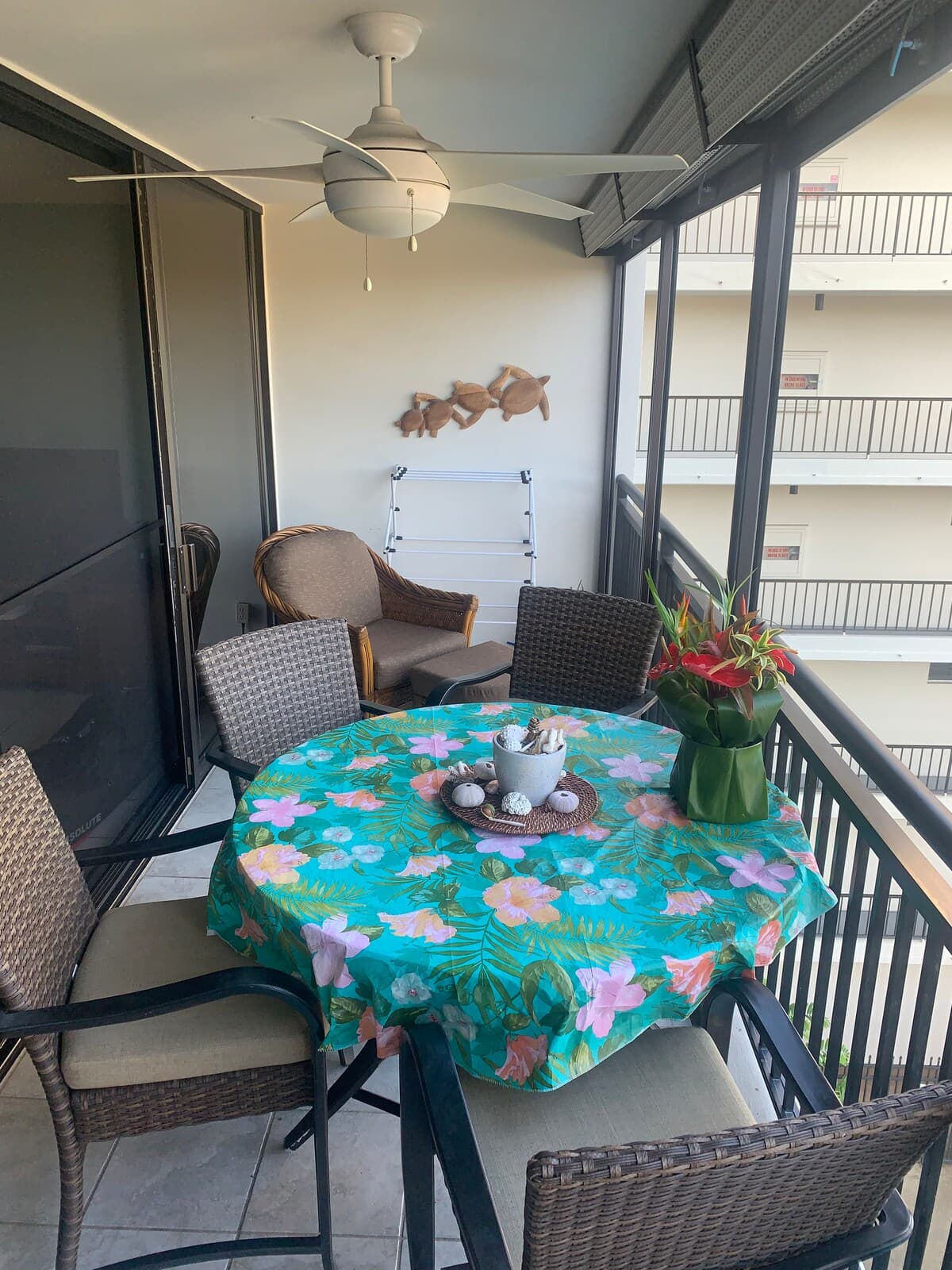Condo in Kailua-Kona · ★4.8 · 1 bedroom · 2 beds · 2 shared baths - Photo 5