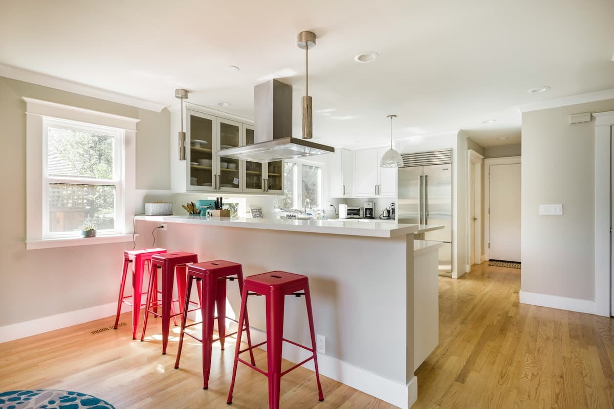 Home in St. Helena · ★5.0 · 3 bedrooms · 4 beds · 2.5 private baths - Photo 5
