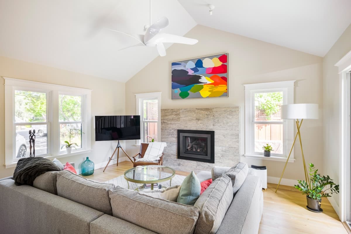Home in St. Helena · ★5.0 · 3 bedrooms · 4 beds · 2.5 private baths - Photo 2