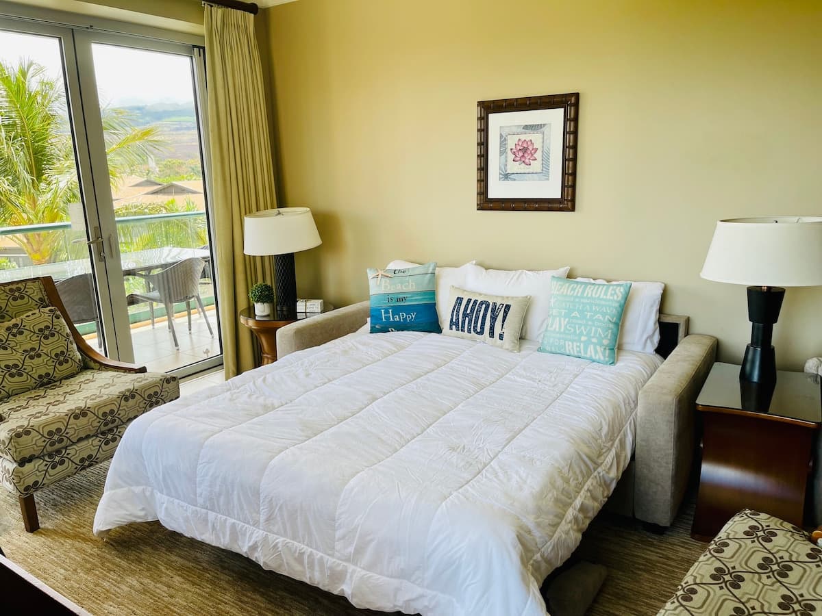 Condo in Lahaina · ★4.96 · 2 bedrooms · 3 beds · 2 baths - Photo 3