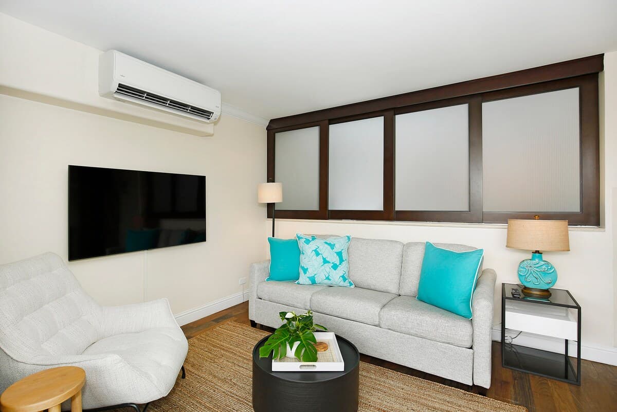 Condo in Honolulu · ★4.82 · 2 bedrooms · 3 beds · 1 private bath - Photo 5