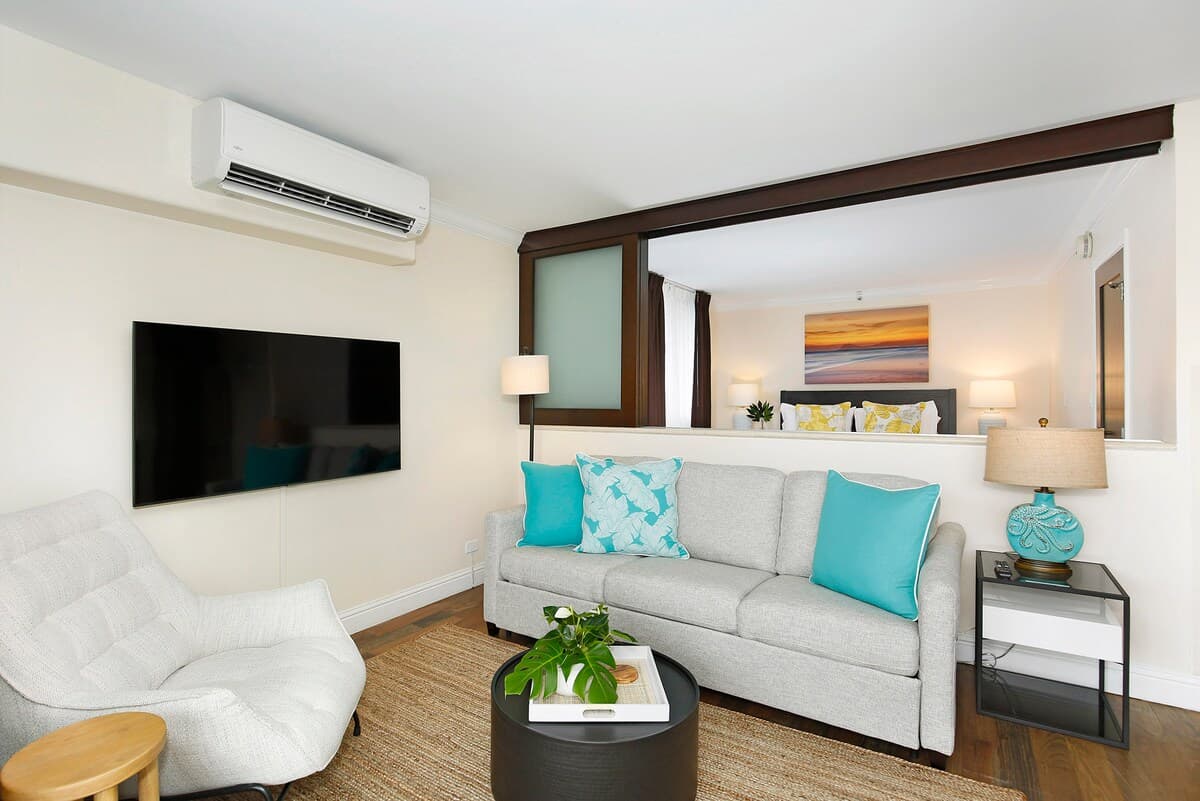 Condo in Honolulu · ★4.82 · 2 bedrooms · 3 beds · 1 private bath - Photo 4