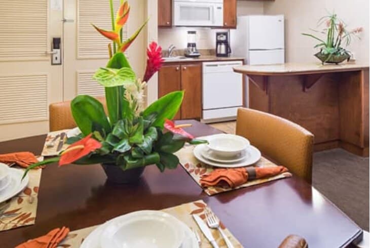 Hotel in Lahaina · ★5.0 · 1 bedroom · 2 beds · 1 shared bath - Photo 2