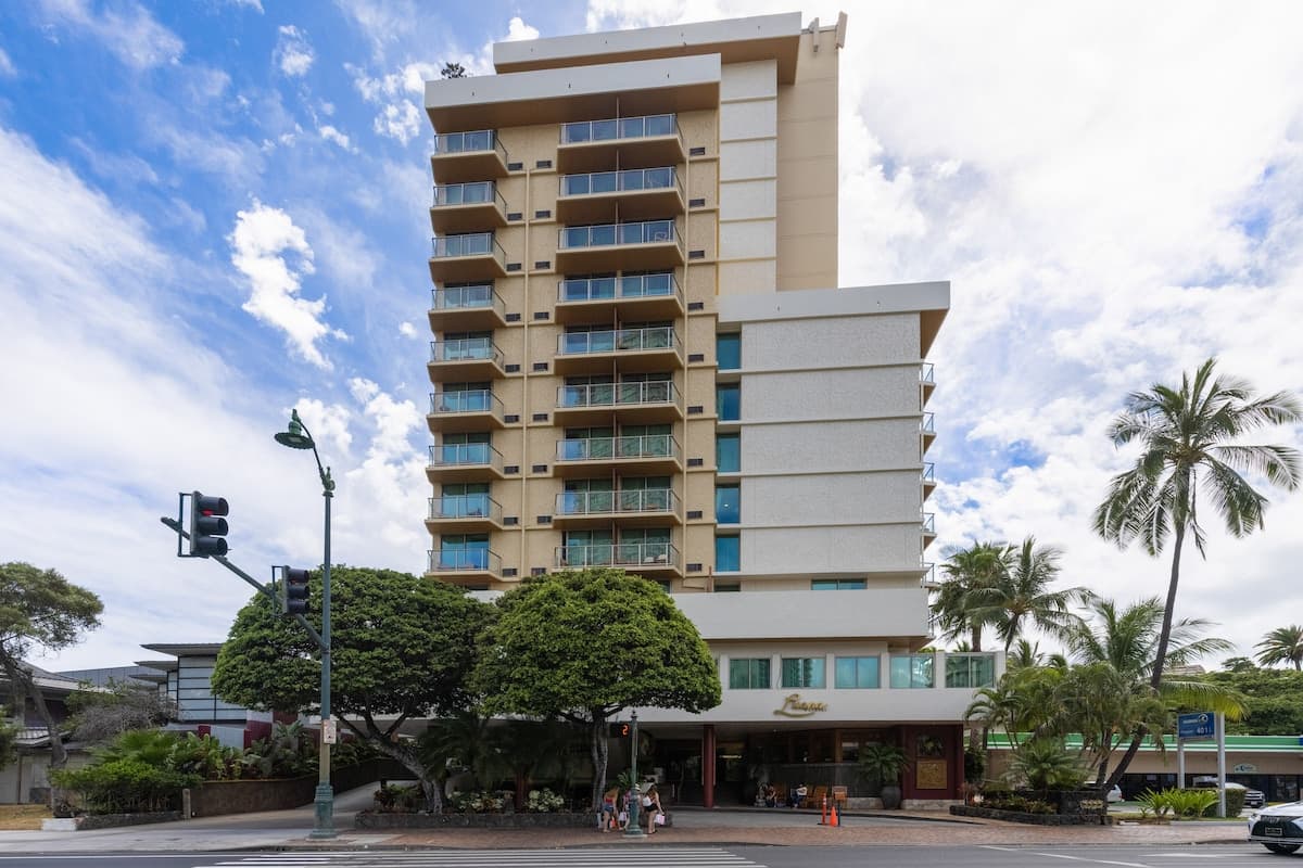 Condo in Honolulu · ★4.96 · Studio · 2 beds · 1 private bath - Photo 2