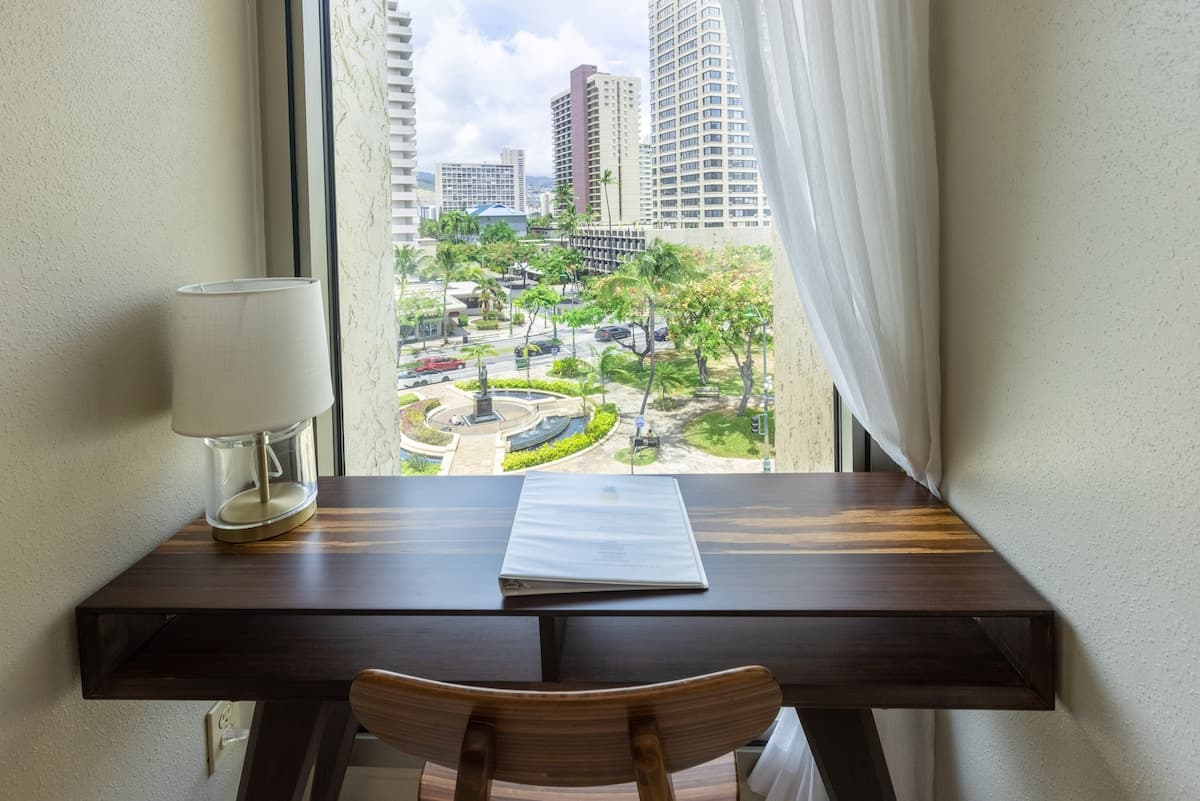 Condo in Honolulu · ★4.96 · Studio · 2 beds · 1 private bath - Photo 4