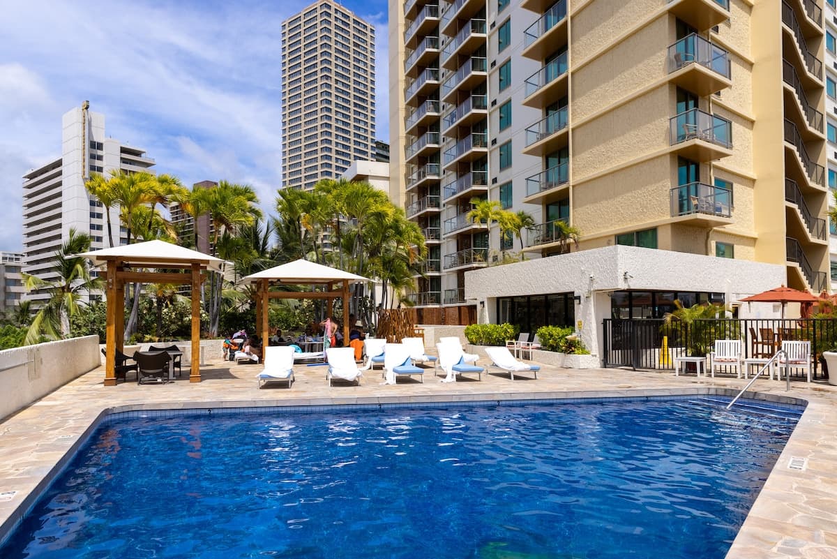 Condo in Honolulu · ★4.96 · Studio · 2 beds · 1 private bath - Photo 1