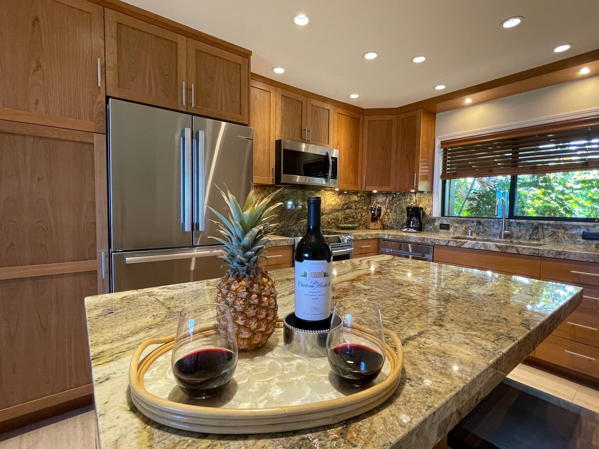 Condo in Lahaina · ★5.0 · 2 bedrooms · 2 beds · 2 baths - Photo 4