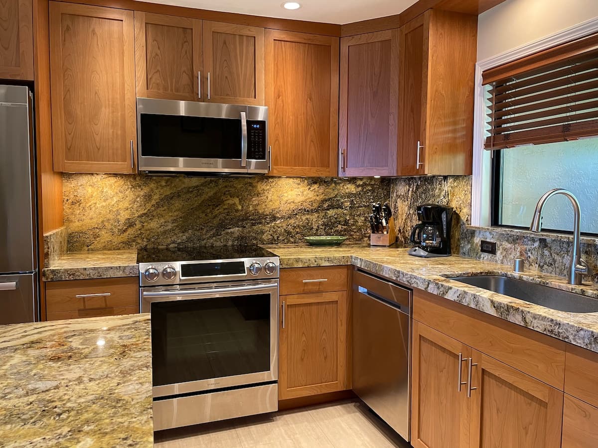 Condo in Lahaina · ★5.0 · 2 bedrooms · 2 beds · 2 baths - Photo 5