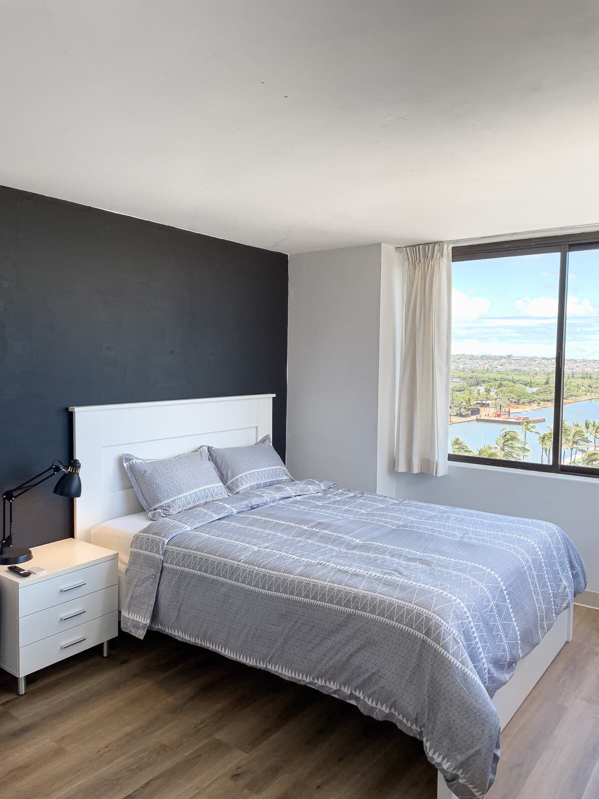Condo in Honolulu · ★4.74 · Studio · 1 bed · 1 private bath - Photo 3