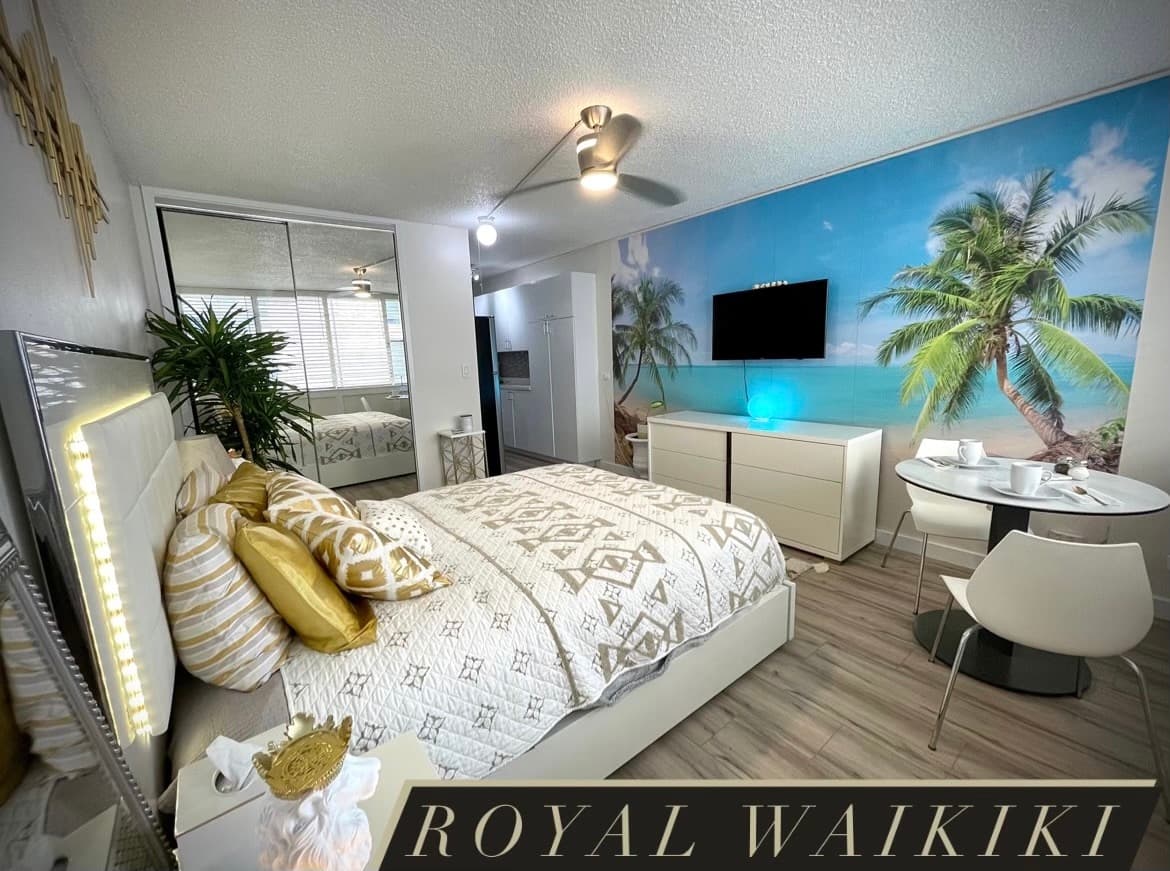 Condo in Honolulu · ★4.69 · Studio · 1 bed · 1 shared bath - Photo 1