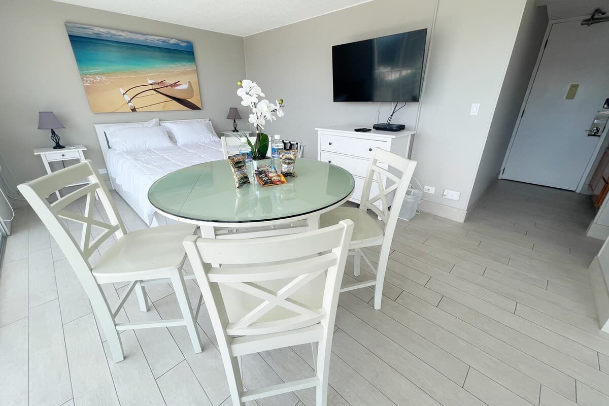 Condo in Honolulu · ★4.93 · 1 bedroom · 1 bed · 1 private bath - Photo 3